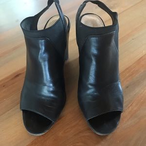 Vince Camuto black booty hybrid